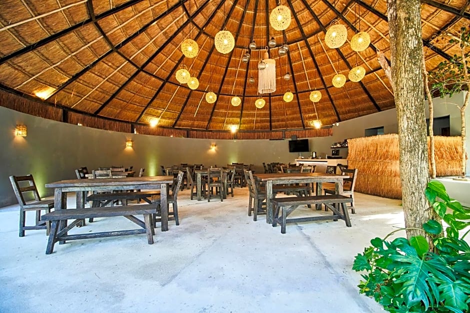 Kuun Tulum By Lockey