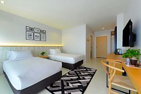 Superior Twin Room with City View