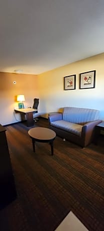 Efficiency Queen Suite with Two Queen Beds and Sofa bed - Non Smoking