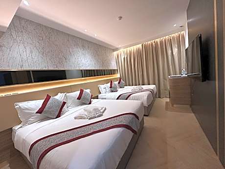 2 King Beds, Studio Suite, Non-Smoking