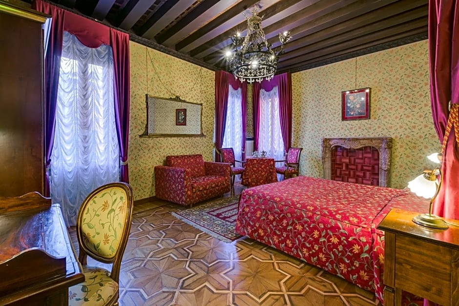 Hotel At Leonard