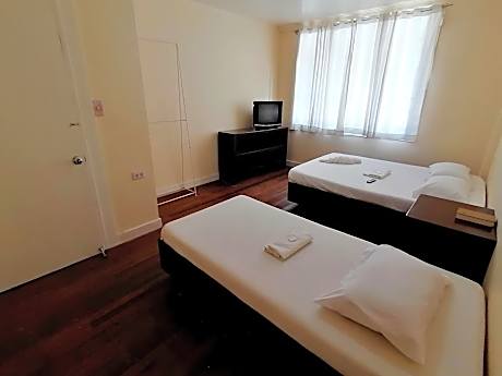 Basic Triple Room with Shared Bathroom