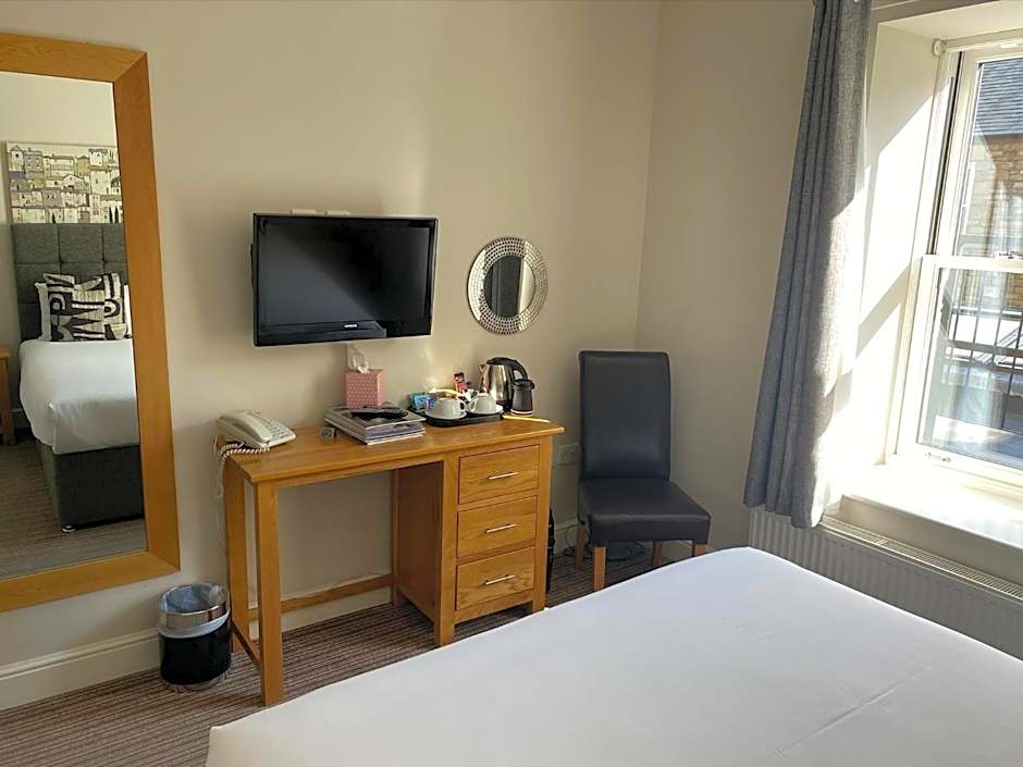 The Three Horseshoes Hotel