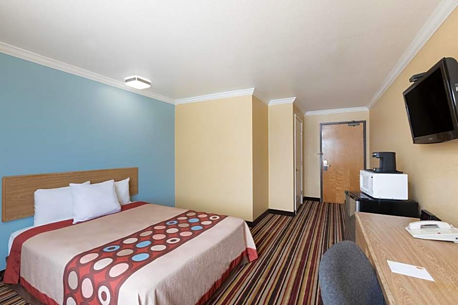 Super 8 by Wyndham Midland