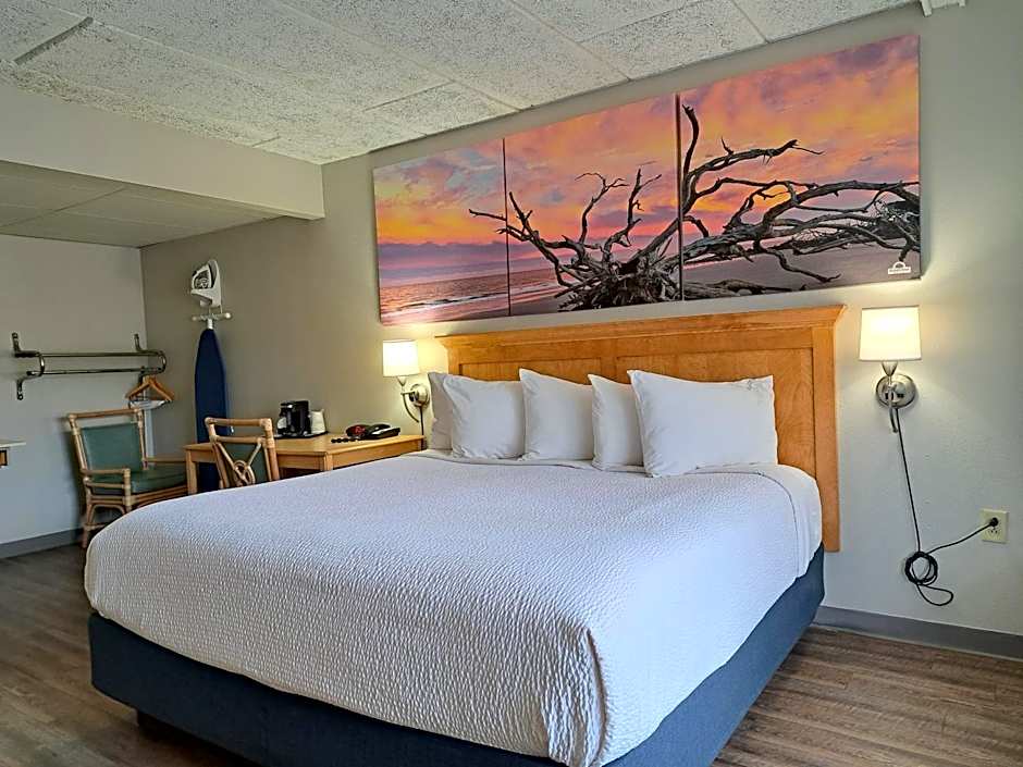 Days Inn & Suites by Wyndham Jekyll Island