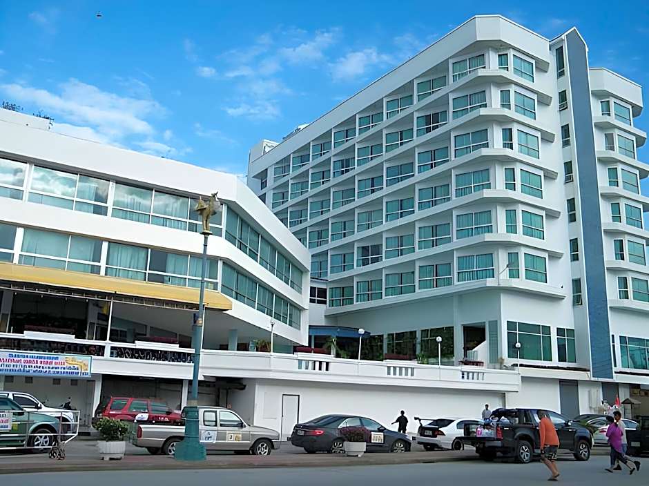 Viangtak Riverside Hotel