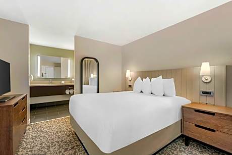 Two-Bedroom Suite with Two Queen Beds