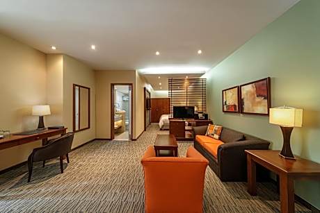 One-Bedroom King Suite - High Floor/Club Access