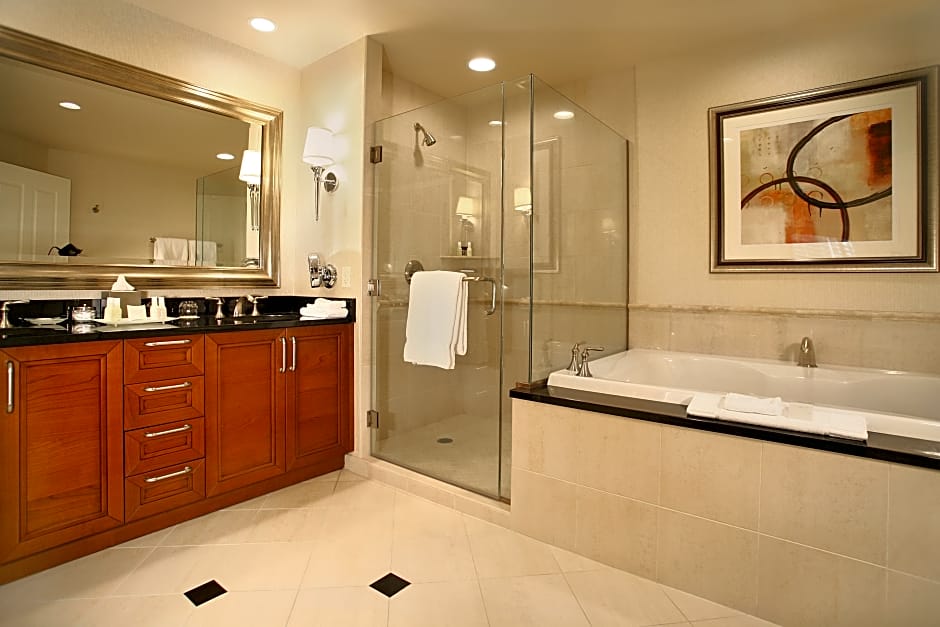 Luxury Suites Int'l at The Signature