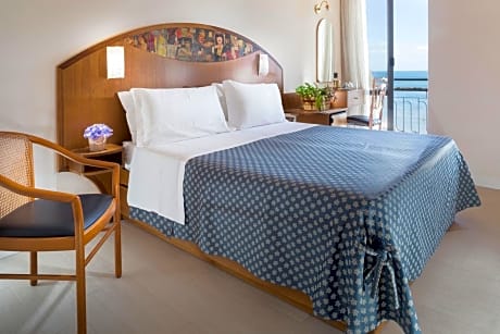 Double or Twin Room with Sea View