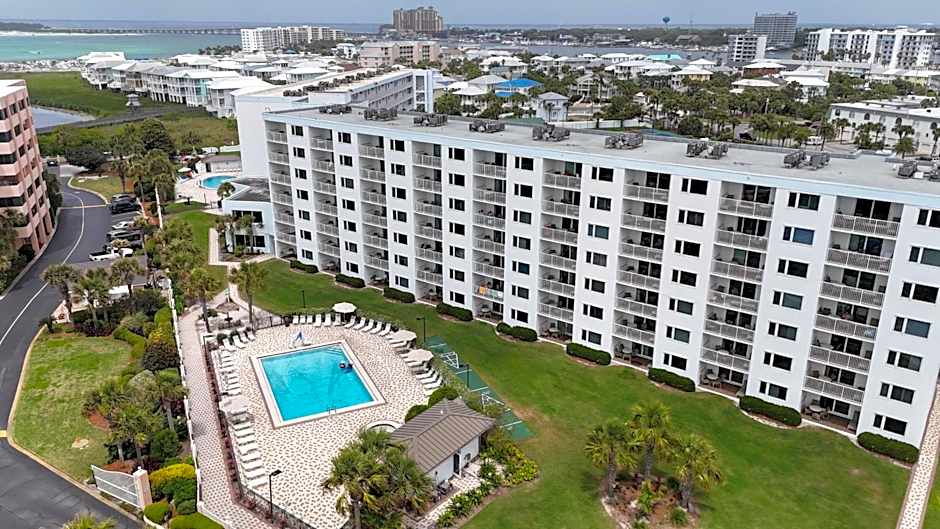 Emerald Oasis, Emerald Oasis- Gulf Front, Great for Families and Close to Destin Harbor!