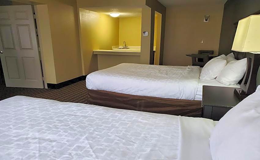 Days Inn & Suites by Wyndham Norton Shores/Muskegon