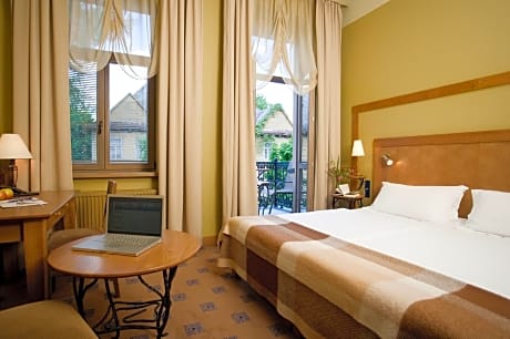 Double or Twin Room with Balcony and with Sauna and Jacuzzi access