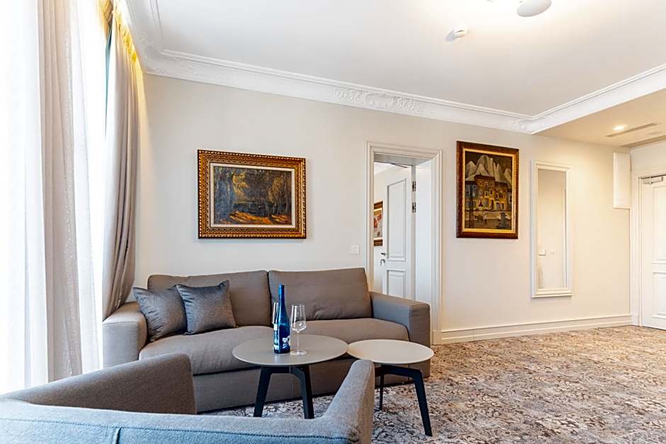 VIZUALIZA Residence Hotel by HMG