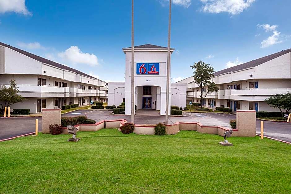 Motel 6-Irving, TX - Irving DFW Airport East
