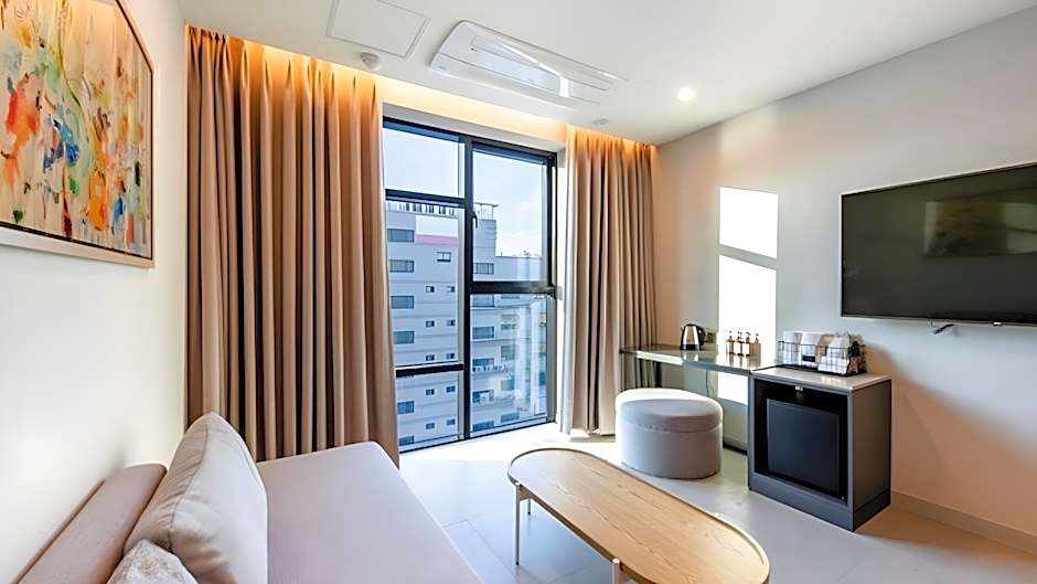 Brown-Dot Hotel Deokcheon