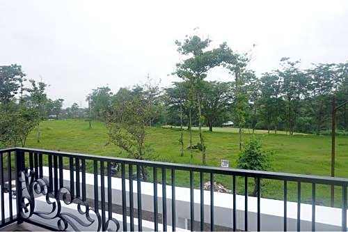 RedDoorz near Araya Family Club House