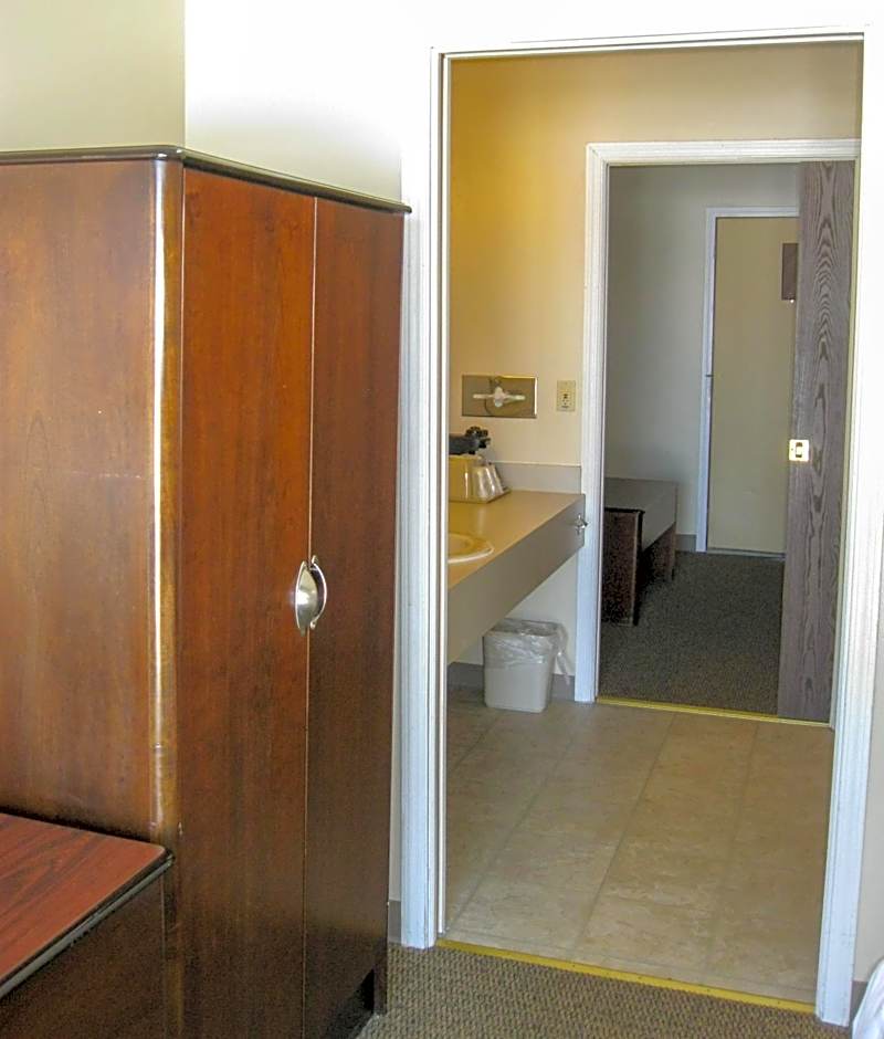Cedar Hill Lodge