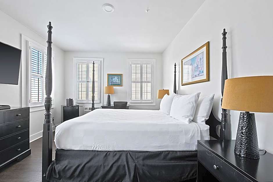 Photo 1 of 28 of Deluxe 1 Queen Bed