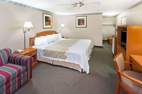 1 King Bed Non-Smoking