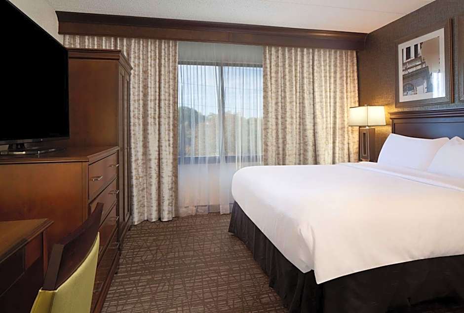 Embassy Suites by Hilton Philadelphia Airport