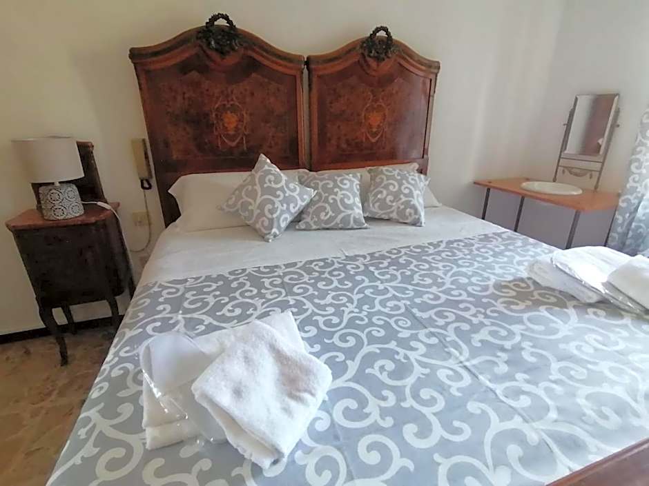 HOTEL FIORE & Fiocchi