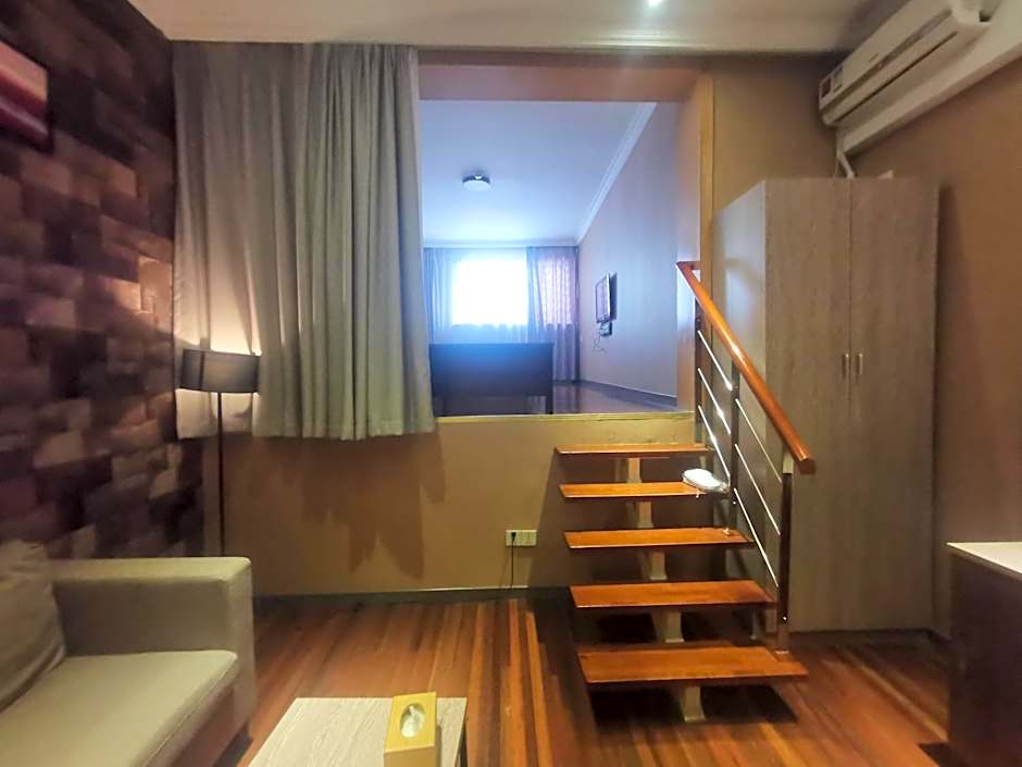 Photo 1 of 26 of Executive Suite