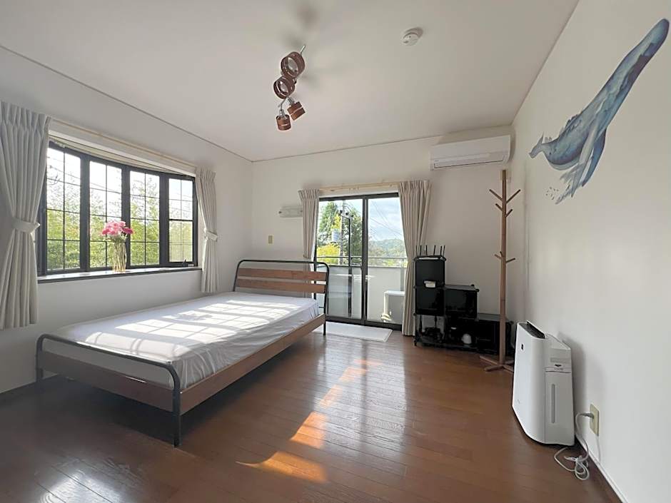 森の香りに包まれたプライベート空間でマイデバイスイマーシブ体験を堪能できる贅沢--BlueFlow KATSUURA