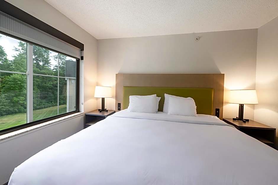 Country Inn & Suites by Radisson, Lake George (Queensbury), NY