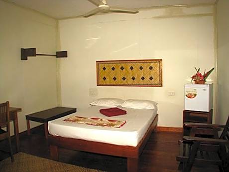 Qua Roviana Motel