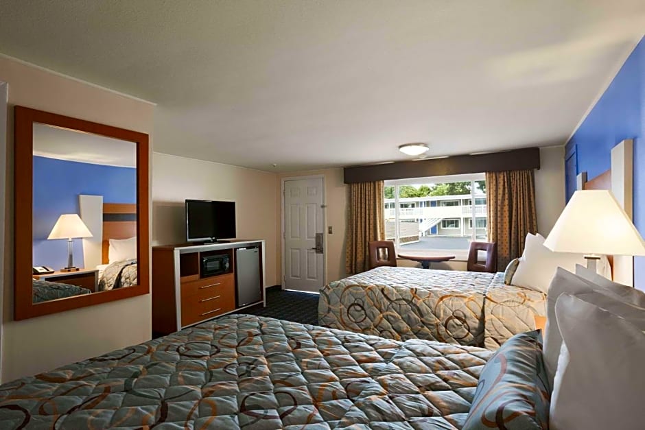 Days Inn by Wyndham West Yarmouth/Hyannis Cape Cod Area