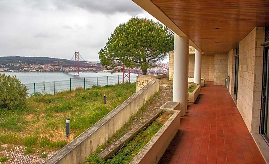 HI Almada - Pousada de Juventude