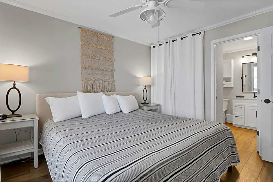 Sandpeddler Inn and Suites