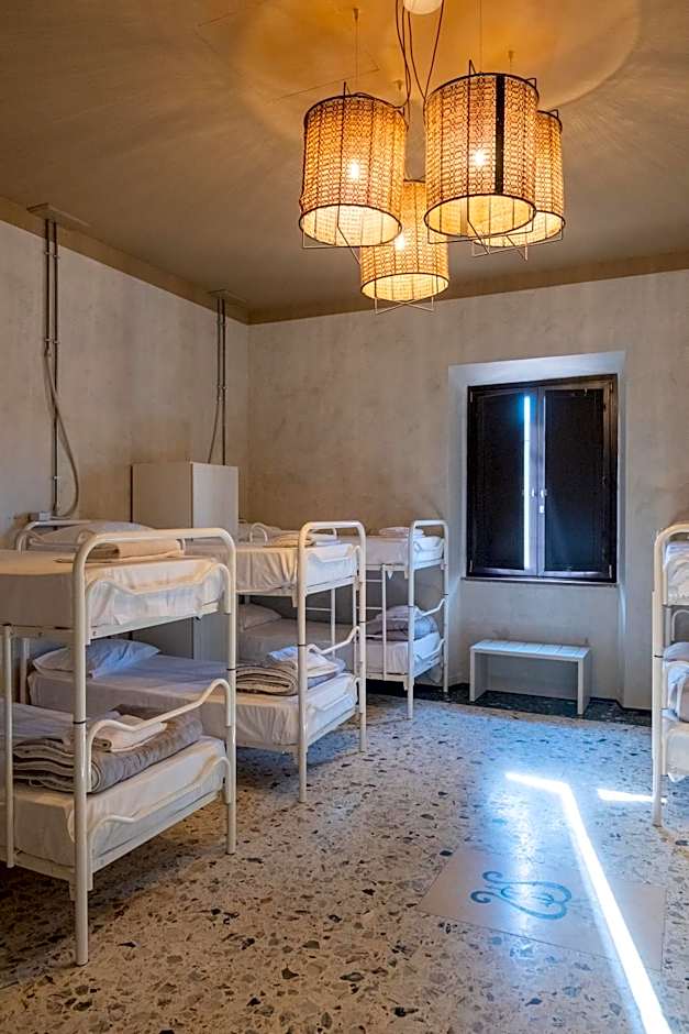 Hotel & Hostel 7