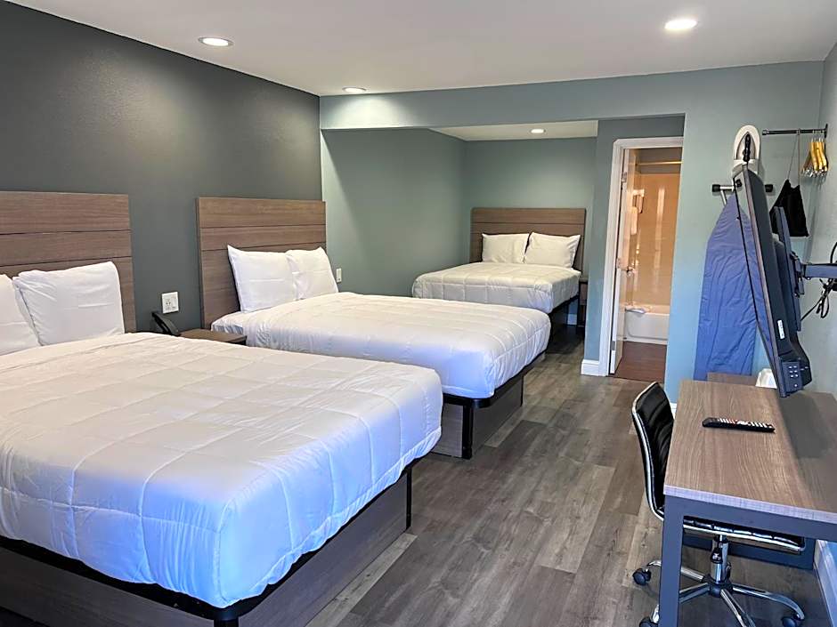 Surf City Inn & Suites