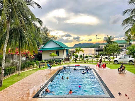 The Coco Grand Chalet Pakbara