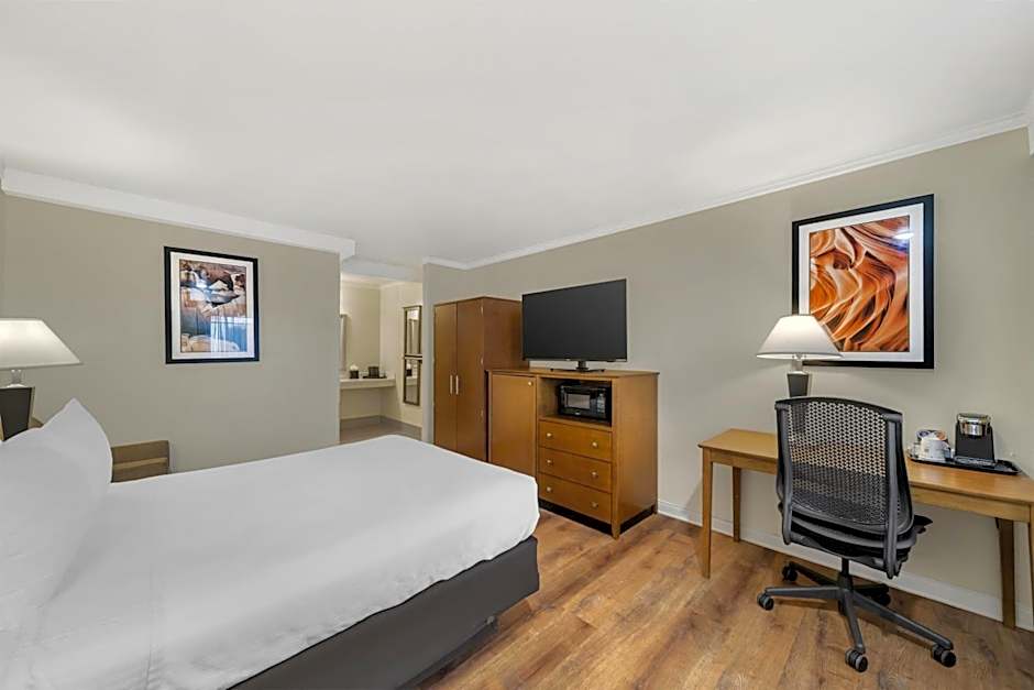 Best Western Plus Northwoods Inn