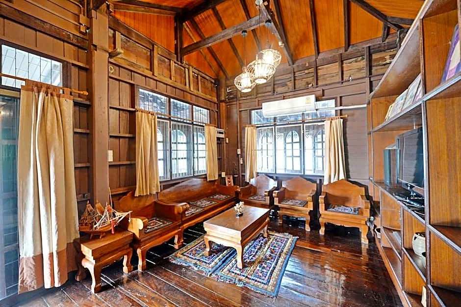 Huan Kawin Hostel & Photography Gallery