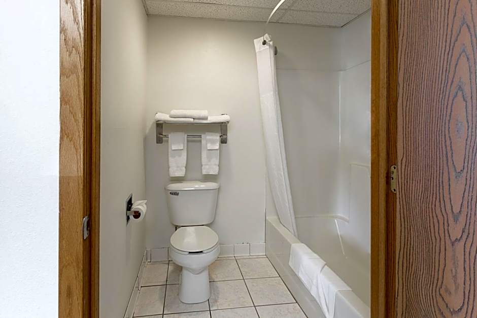 Super 8 by Wyndham Cresco IA