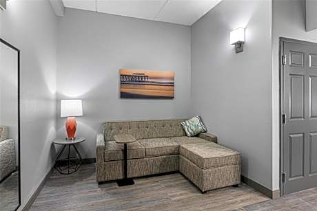 Two-Bedrooms King Suite