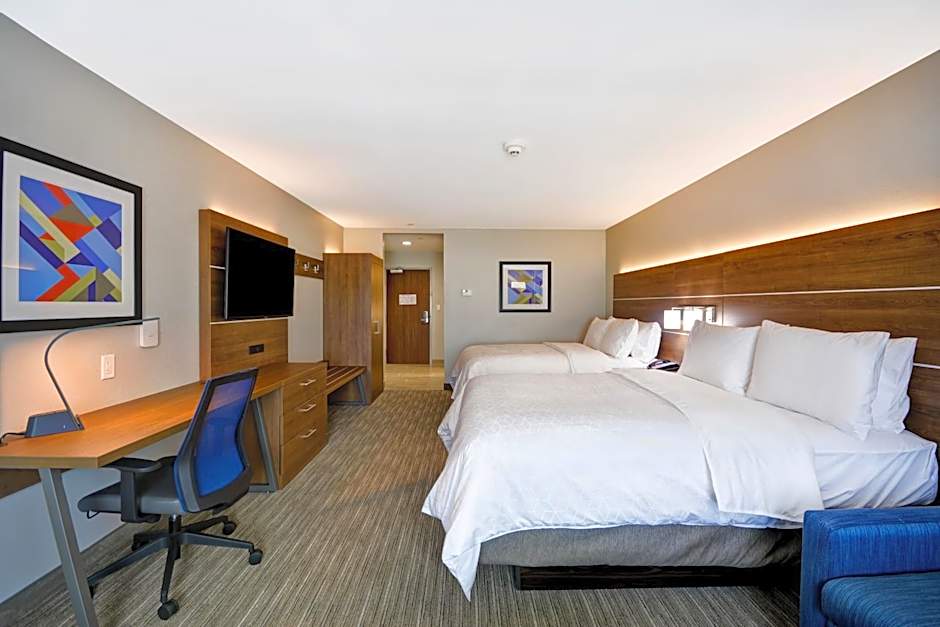 Photo 1 of 3 of Suite, Hearing Accessible, Roll in Shower