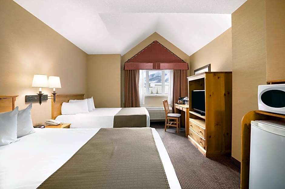 Canmore Inn & Suites