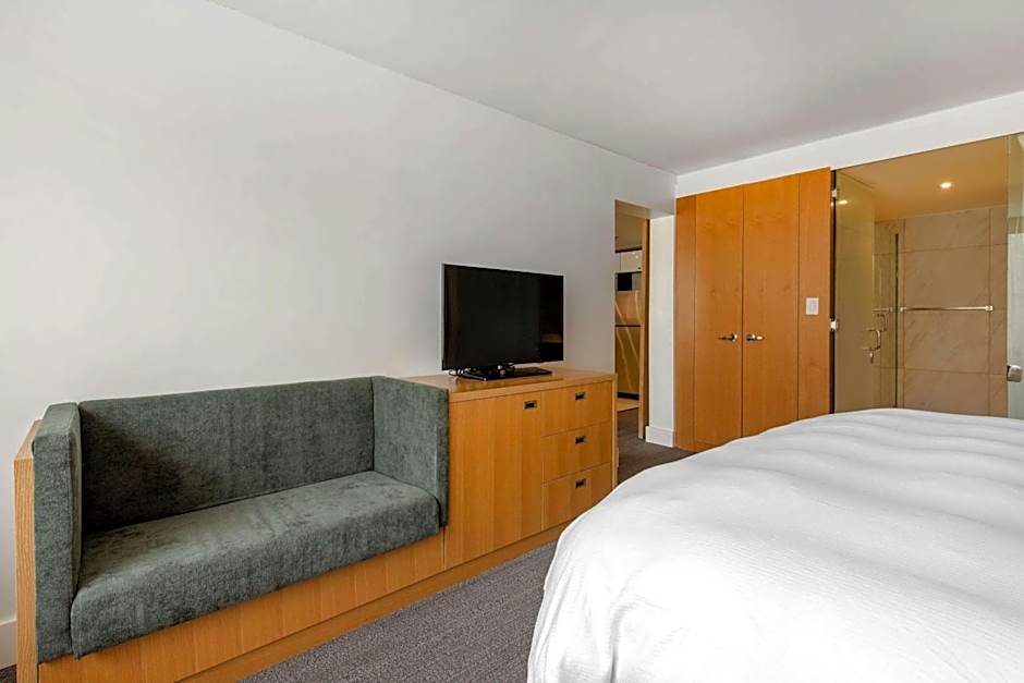 West Wing Hotel, Ascend Hotel Collection