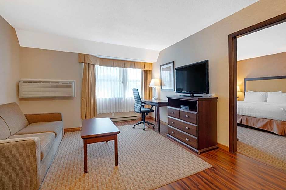 Best Western Plus Emerald Isle Hotel