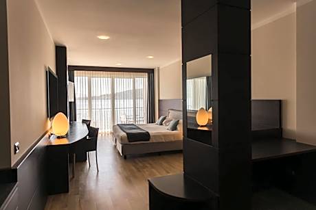 Suite with Lake View