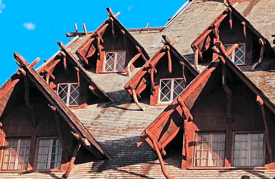 Old Faithful Inn