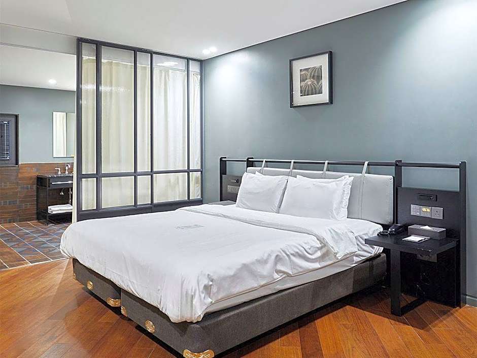 SR Suites Pangyo