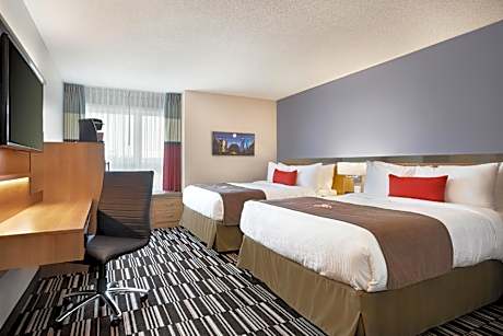 2 Queen Beds, Bathtub/Shower, Non-Smoking