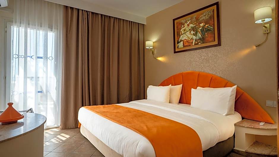 Intouriste Hôtel & Suites