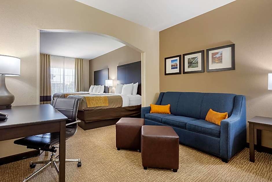 Photo 1 of 5 of 2 Queen Beds Suite